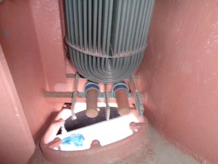 Scambiatore box cooler circolare rivestito con SÄKATONIT Extra AR-F e installato in una presa a mare con sistema di protezione antivegetativa tramite corrente applicata (ICAF), in servizio da un anno e mezzo nell’Atlantico