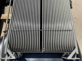 Dettaglio di un box cooler dopo la manutenzione tramite lavaggio, granigliatura e riapplicazione del rivestimento in loco  