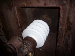 The high-voltage insulator installed in the Electrostatic Precipitator (ESP) after having been cleaned with SAEKA-Cleaning Paste 80.750 and further been sealed with SAEKA-Silicone Grease 81.750