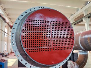 Scambiatore di calore a passaggio multiplo con le piastre tubiere rivestite con Säkatonit K80LS, prodotto polimerizzante a freddo in grado di garantire eccezionale protezione e durevolezza Scambiatore di calore a passaggio multiplo con le piastre tubiere rivestite con Säkatonit K80LS, prodotto polimerizzante a freddo in grado di garantire eccezionale protezione e durevolezza