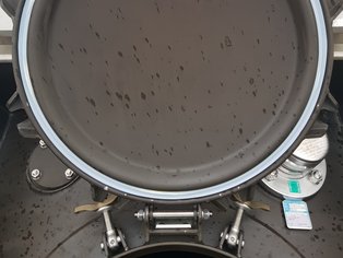 Chiusino e cerniera con perno orientabile di un container ISO rivestito con Si 17 TC