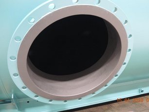 View inside a Mobile Filtration Vessel lined with electrically conductive SÄKAFLAKE 900 Black 3K