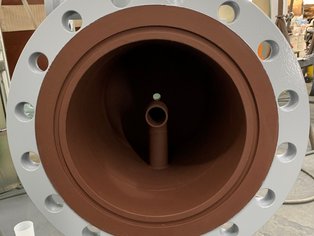 Inside view of a the small Knock Out Drum lined with Si 57 EG