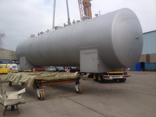 Serbatoio di stoccaggio interrato da 20 t consegnato e pronto per essere rivestito con Si 14 EG